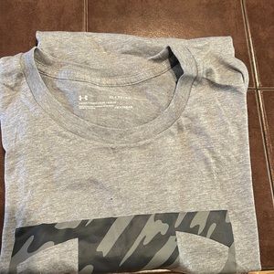Men’s Under Armour Gray TShirt XL